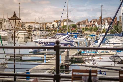 Silver Strand - Modern 3-bed With Water Views & 3 Bathrooms!