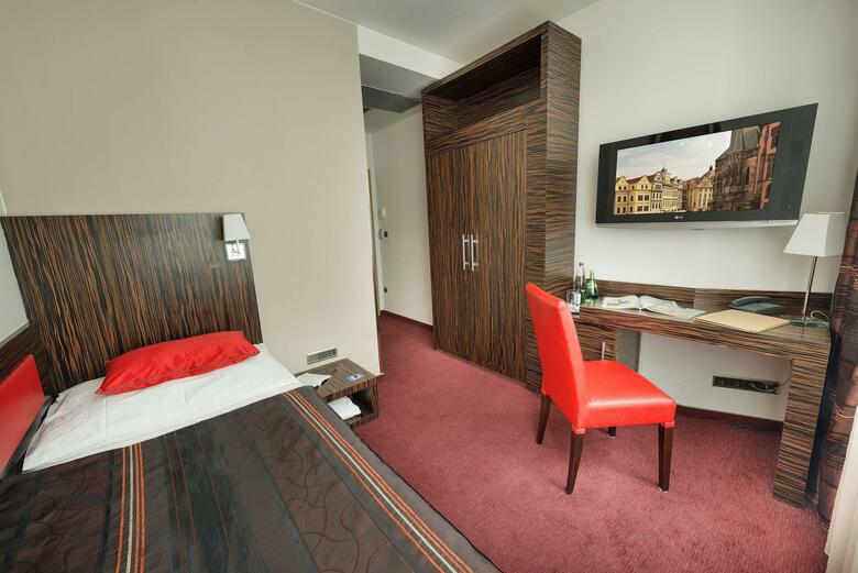 Ea Hotel Crystal Palace