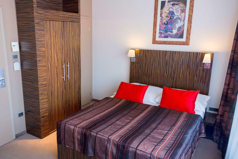 Ea Hotel Crystal Palace