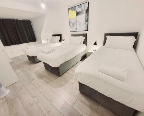 Stylish Modern 2 Bedroom Apartment With Parking