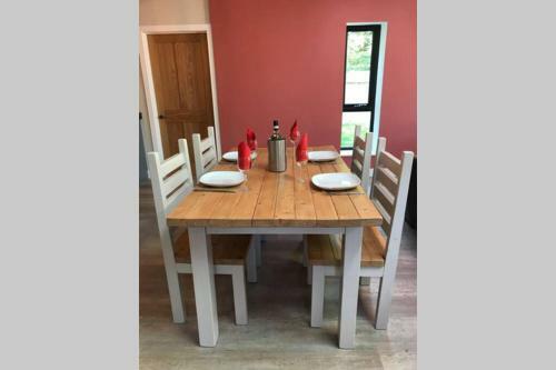 Delightful Detached Cottage In Village Centre