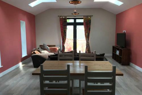 Delightful Detached Cottage In Village Centre