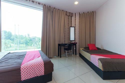 Oyo 439 Night Queen Hotel