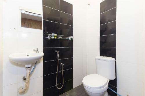 Oyo 439 Night Queen Hotel