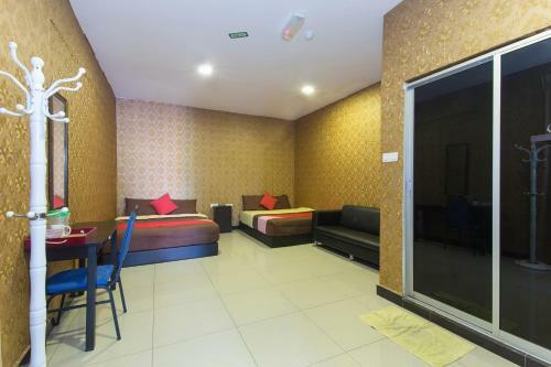 Oyo 439 Night Queen Hotel