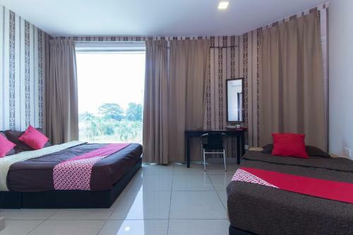 Oyo 439 Night Queen Hotel