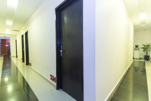 Oyo 439 Night Queen Hotel