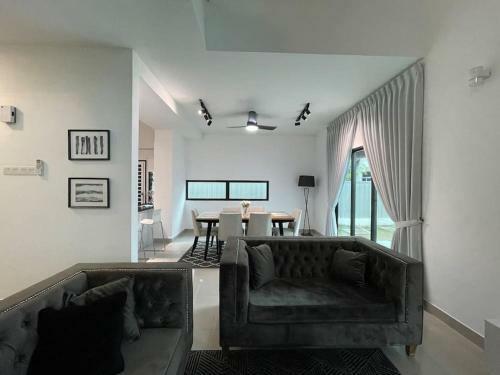 Five Bedrooms Residential Home With Free Wifi