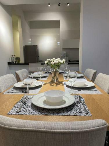 Five Bedrooms Residential Home With Free Wifi