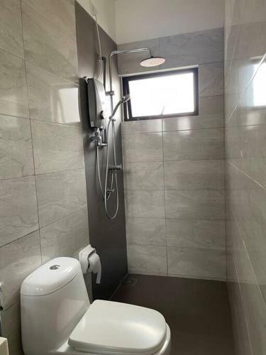 Five Bedrooms Residential Home With Free Wifi