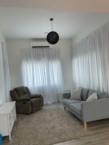 Five Bedrooms Residential Home With Free Wifi