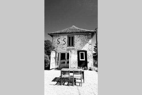 The Dovecote - Unique Self-contained 1bed Renovated Barn