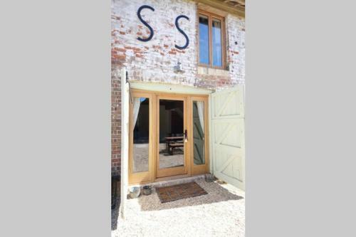 The Dovecote - Unique Self-contained 1bed Renovated Barn