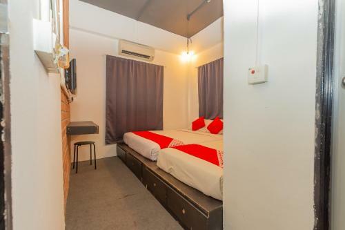 Oyo 44032 Zzz Hotel