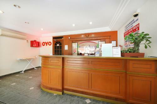 Oyo 764 Hotel Famous Inn