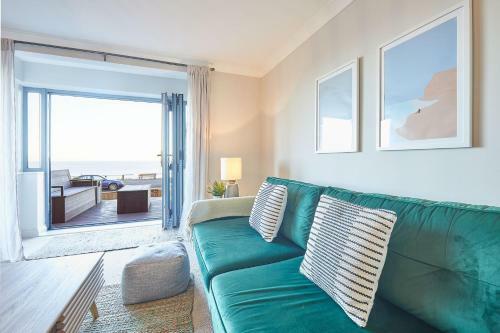 Host & Stay - 'salty' Seaview