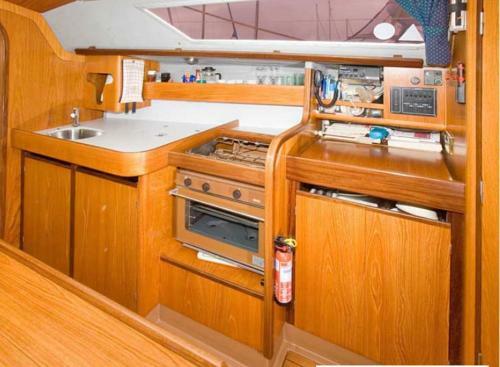 Cosy Sailing Boat Glamping Accommodation On The River In Sandwich