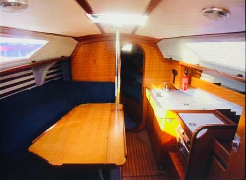 Cosy Sailing Boat Glamping Accommodation On The River In Sandwich