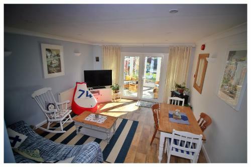 Apartamento Self Contained Flat With Private Garden & Parking