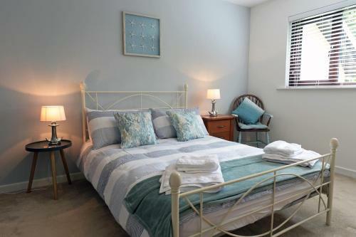 Valley Retreat - Peaceful Location, Walk To Beach, Parking
