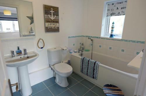 Valley Retreat - Peaceful Location, Walk To Beach, Parking