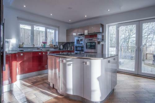 Soldeu - 3 Bedroom Holiday Home - Saundersfoot