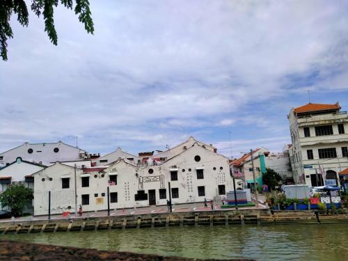 Hostal Alimama Guesthouse Melaka With Balcony