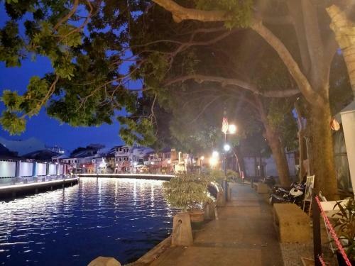 Hostal Alimama Guesthouse Melaka With Balcony