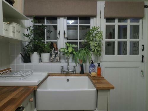 Enchanting 2bd Cottage Heart Of Sherborne
