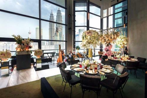 Exclusive The Troika Luxury Apartment
