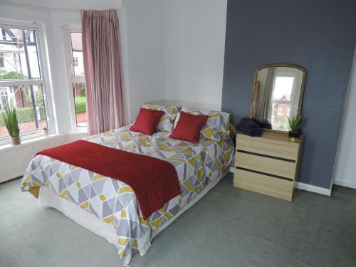 Palmerston House, 5 Bed Sleeps 12