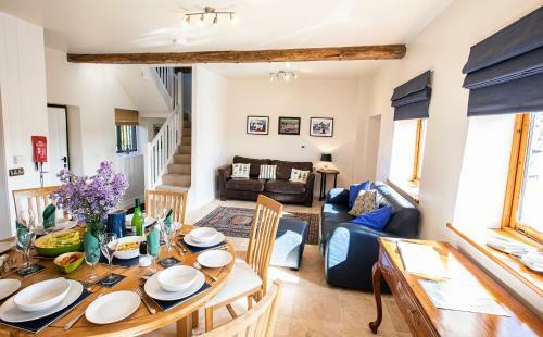 Fabulous Listed Barn With The Best Valley View