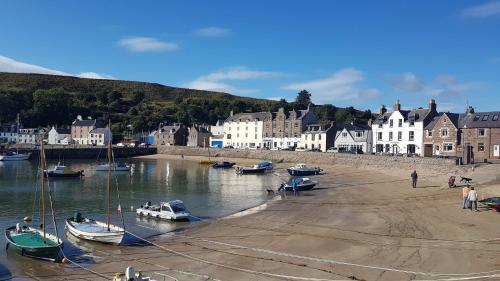 Stonehaven Ground Floor Home With A Spectacular Harbour View.