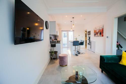 Surbiton Luxury Garden House