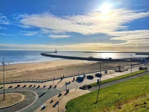 Entire Modern One Bed Apartment *roker Sea Front*