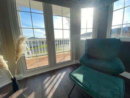 Aintree Lodge - Hot Tub - Northumberland
