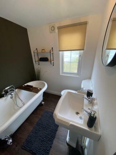 Aintree Lodge - Hot Tub - Northumberland
