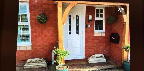 Hostal Sleeping Dogs Guest House And Log Cabin