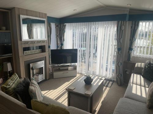 Lakeside Retreat 3
