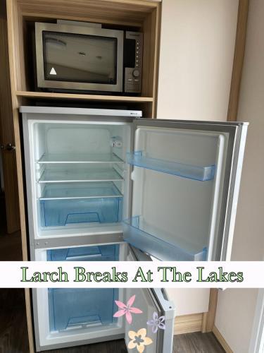 Larch Breaks At Tattershall Lakes