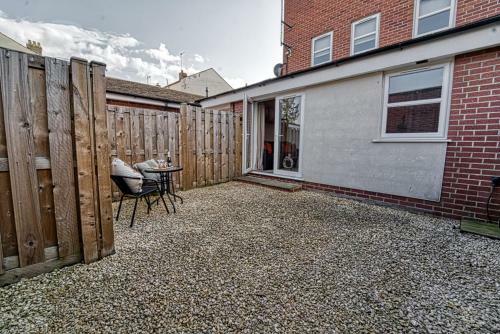 Lovely 2 Bedroom Apartment With Parking
