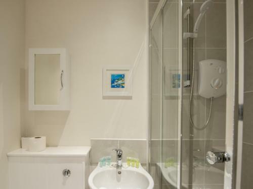 Pass The Keys 2 Bed Apartment With Balcony Views