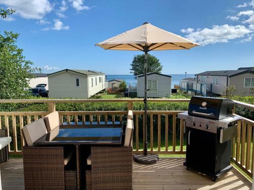 Lydstep Beach Bayview 2021 3-bedroom Holiday Home.
