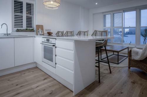 Midnight - 2 Bedroom Apartment - Tenby