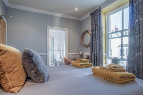 Judith's View - 3 Bedroom Apartment - Tenby