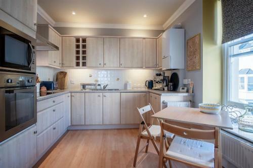 Judith's View - 3 Bedroom Apartment - Tenby