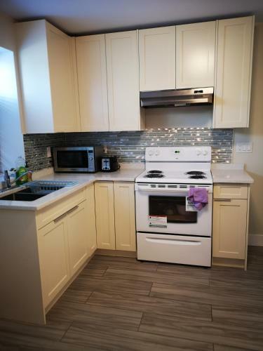 Villa Metropolis Metrotown Area Lovely Place