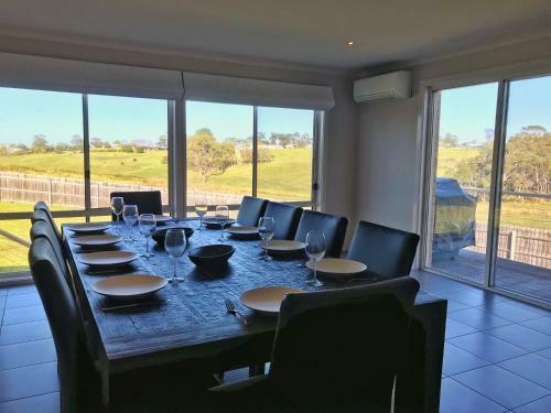Luxury 4br Home With King Bed Lakes Entrance