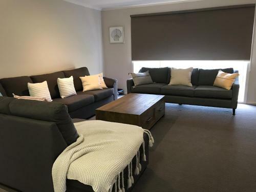 Luxury 4br Home With King Bed Lakes Entrance