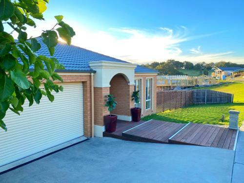 Luxury 4br Home With King Bed Lakes Entrance